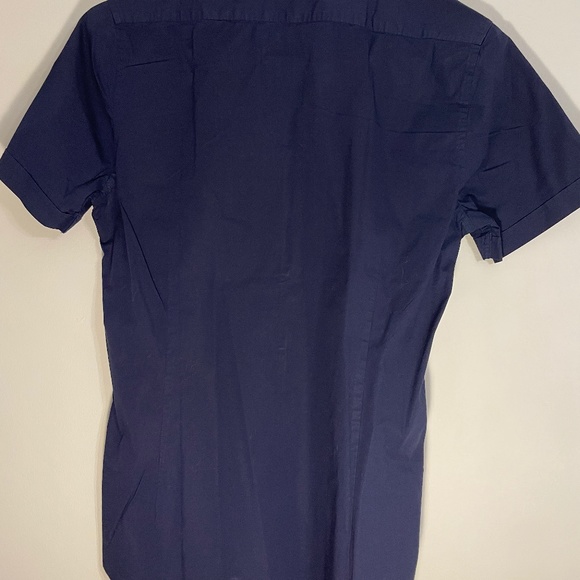 Short Sleeve Slim fit button down shirt - Picture 2 of 3